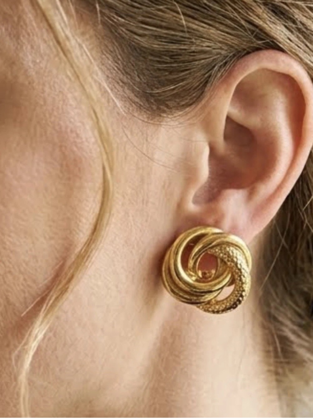 Vintage O Oscar De La Renta Gold Plated Earrings